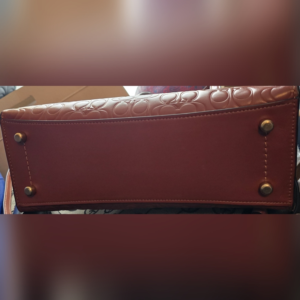 Coach Embossed Leather Crossbody Bag – Excellent Condition – Compact & Stylish - Picture 16 of 16